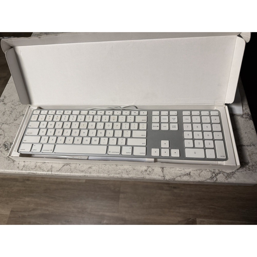 Apple Wired Keyboard with Numeric Keypad Aluminum Model A1243 Low Profile